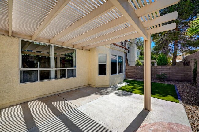 Building Photo - One-of-A-Kind 2 Story, 3 Bedroom with 3 Full Baths Home in the Heart of Summerlin!
