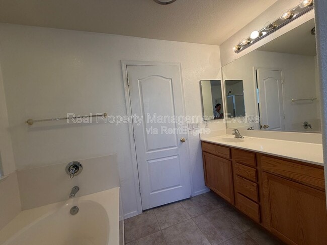 Building Photo - 15847 W Saguaro Ln