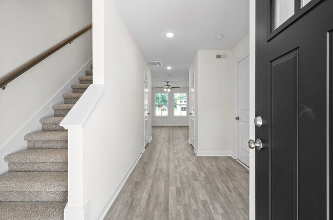 Building Photo - 170 Quarry Rdg Rd