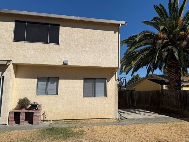 Building Photo - Browns Valley 3 Bedroom 2.5 Bath 2 Story w...