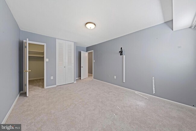 Building Photo - 10620 Weymouth St