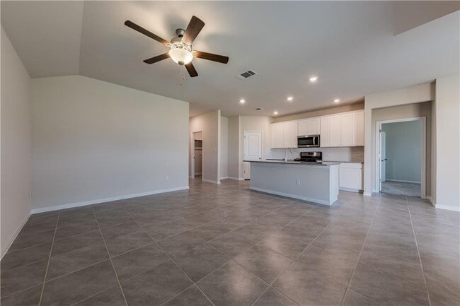 Building Photo - 13905 Heartland Dr