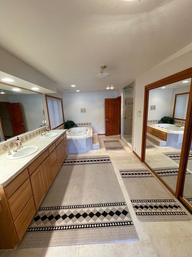 Building Photo - Large fully furnished beautiful home w/ boat dock avail. for a longterm lease or seasonal lease! ...