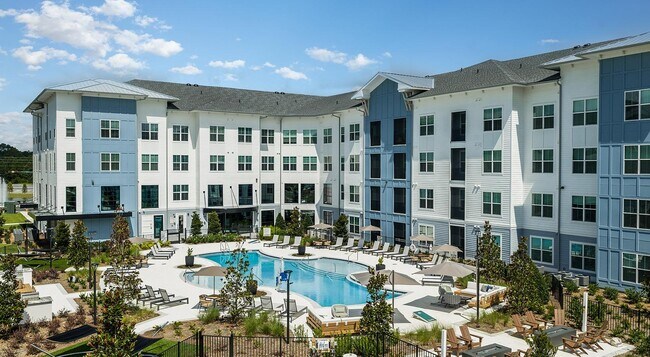 Building Photo - 435 Encore Way