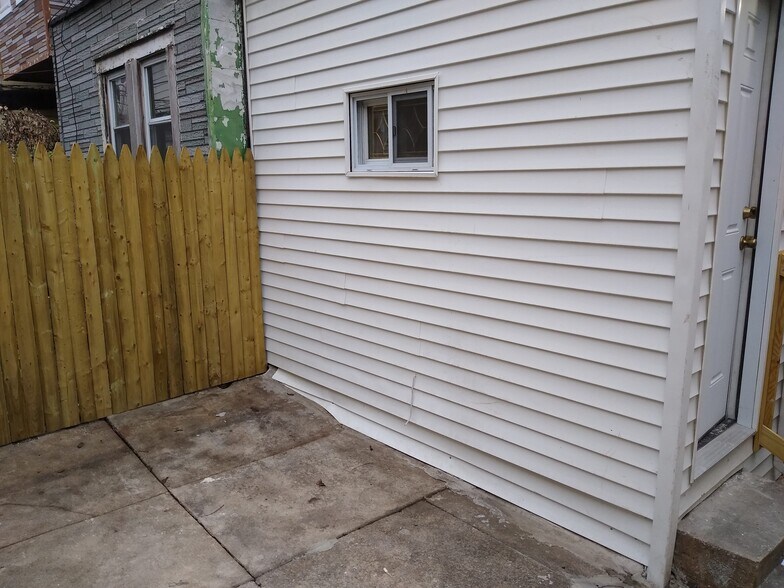 Building Photo - 2054 Ann St