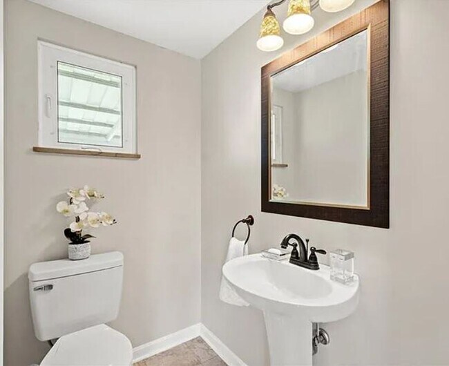 Building Photo - BEAUTIFUL HAVEN!  MOVE-IN READY 3 BEDROOM,...