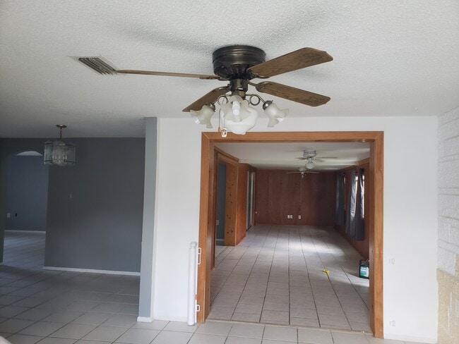 Building Photo - 10030 Glen Moor Ln