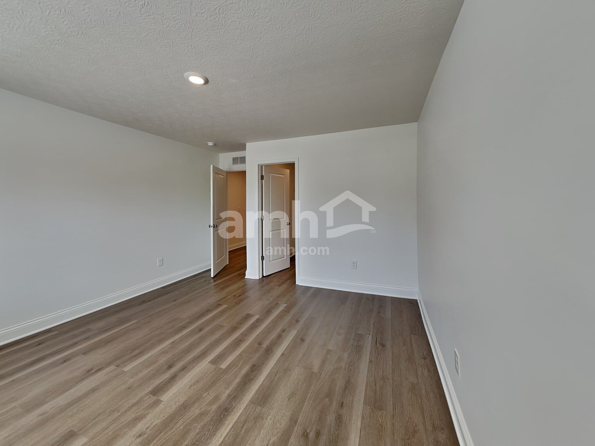 Building Photo - 300 Pne Hl Ct