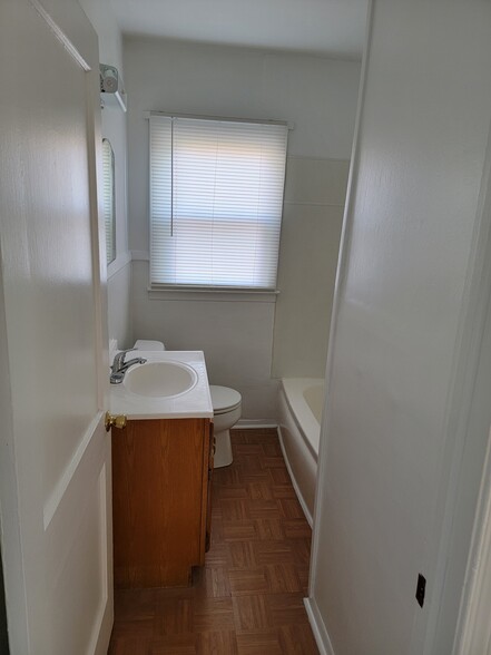 Building Photo - 682 Plater St