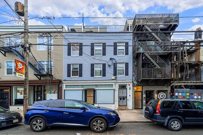 Building Photo - 319 Monmouth St