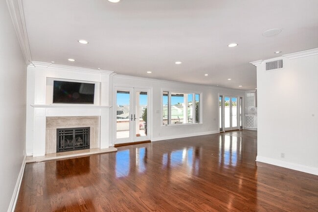 Building Photo - 4 White Water Dr