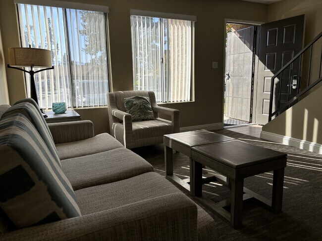 Building Photo - 2-Story, 2-Bedroom, Furnished/Unfurnished Condo For Rent