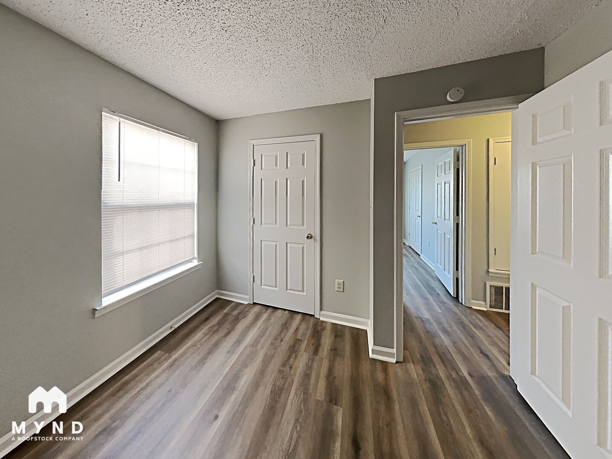 Building Photo - 724 Stuckert Dr