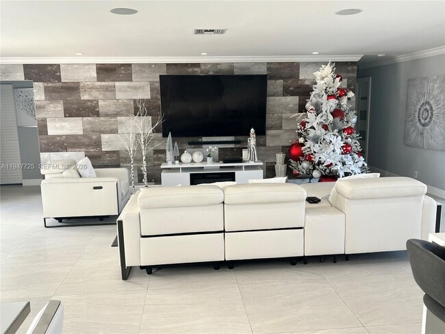 Building Photo - 5510 Bayview Dr