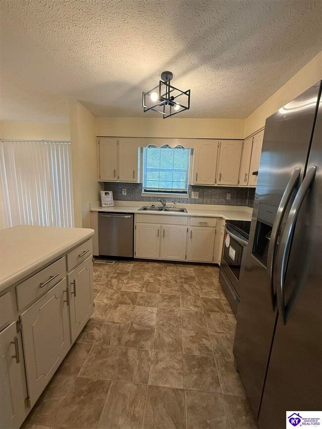 Building Photo - 105 Candy Ct