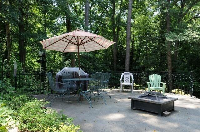 Building Photo - 371 Delmont Dr NE