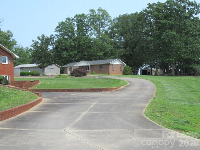 Building Photo - 1357 Beal Rd