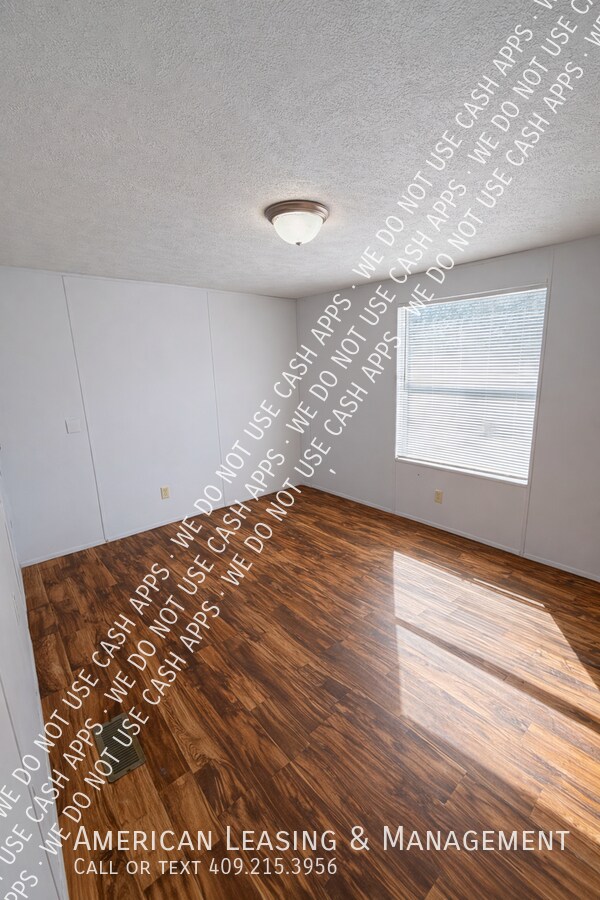 Building Photo - 2909 S Chestnut St