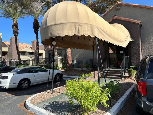 Building Photo - SW!! 2 Bedroom Condo!! 1st Floor!! Newly r...