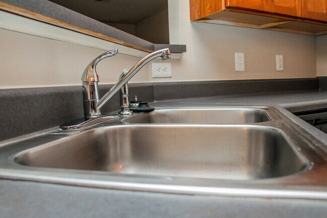 Building Photo - 705 Walker Square