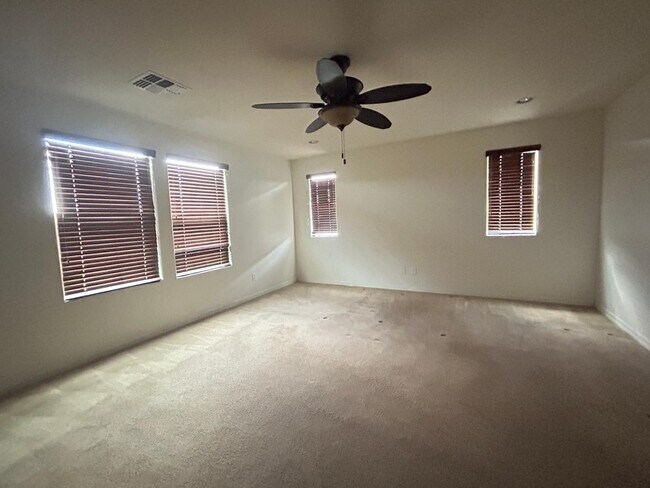 Building Photo - 5537 W Desert Hollow Dr