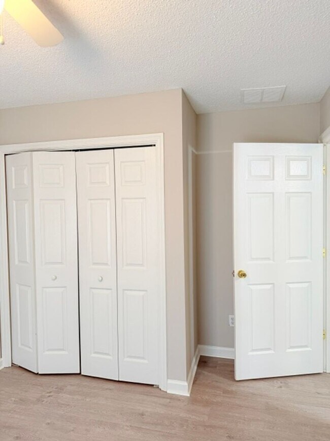 Building Photo - 25 Ryarbor Dr