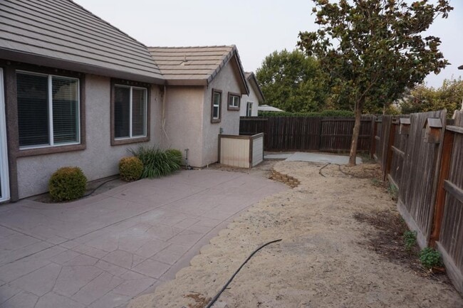 Building Photo - 424 Barclay Way