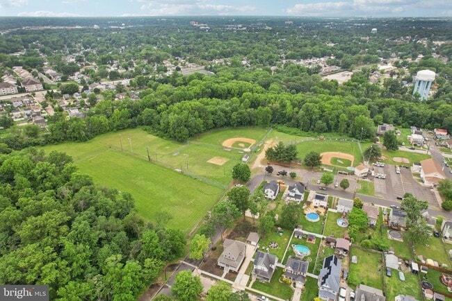 Building Photo - 3547 Finlaw Ave