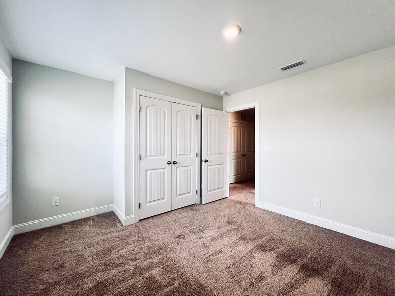 Building Photo - 5220 Stream Stone Way