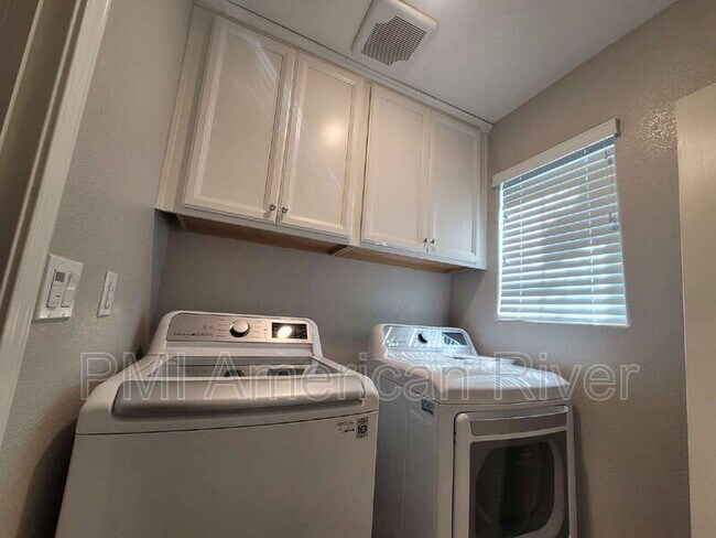 Building Photo - 3238 Chelmer Way