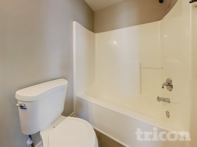 Building Photo - 1082 Sunmeadow Cir