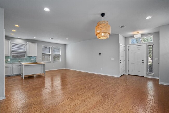 Building Photo - 5317 Daimler Dr