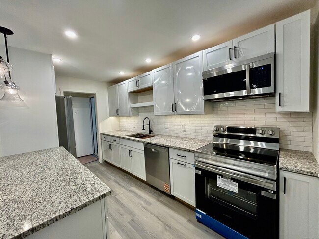 Building Photo - 114 Heritage Vlg