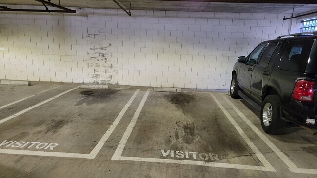 Building Photo - Spacious 1 Bedroom with great walking score