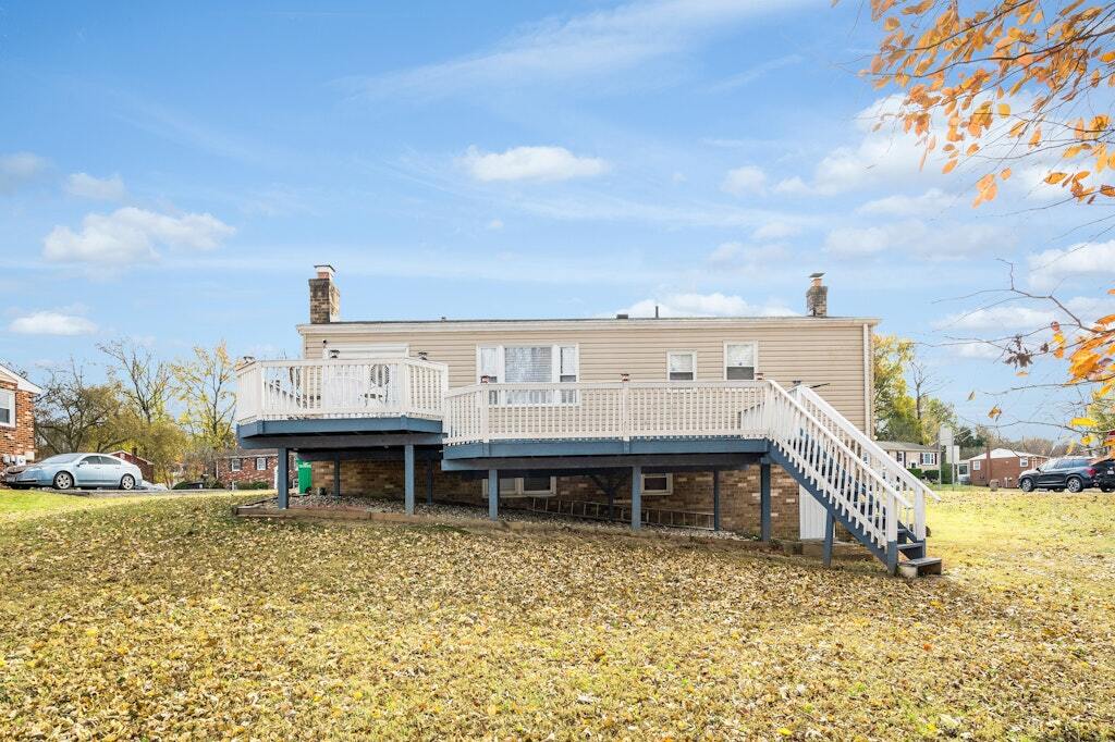 Exterior View - 900 E Tantallon Dr