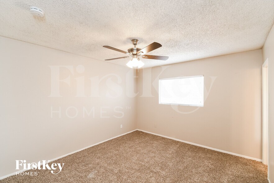 Building Photo - 940 E Loma Vista Dr