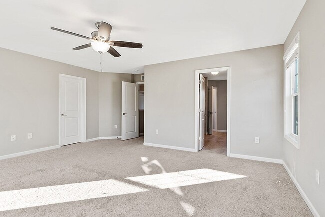 Building Photo - Great corner lot in Austin Creek with Fenced in Yard!