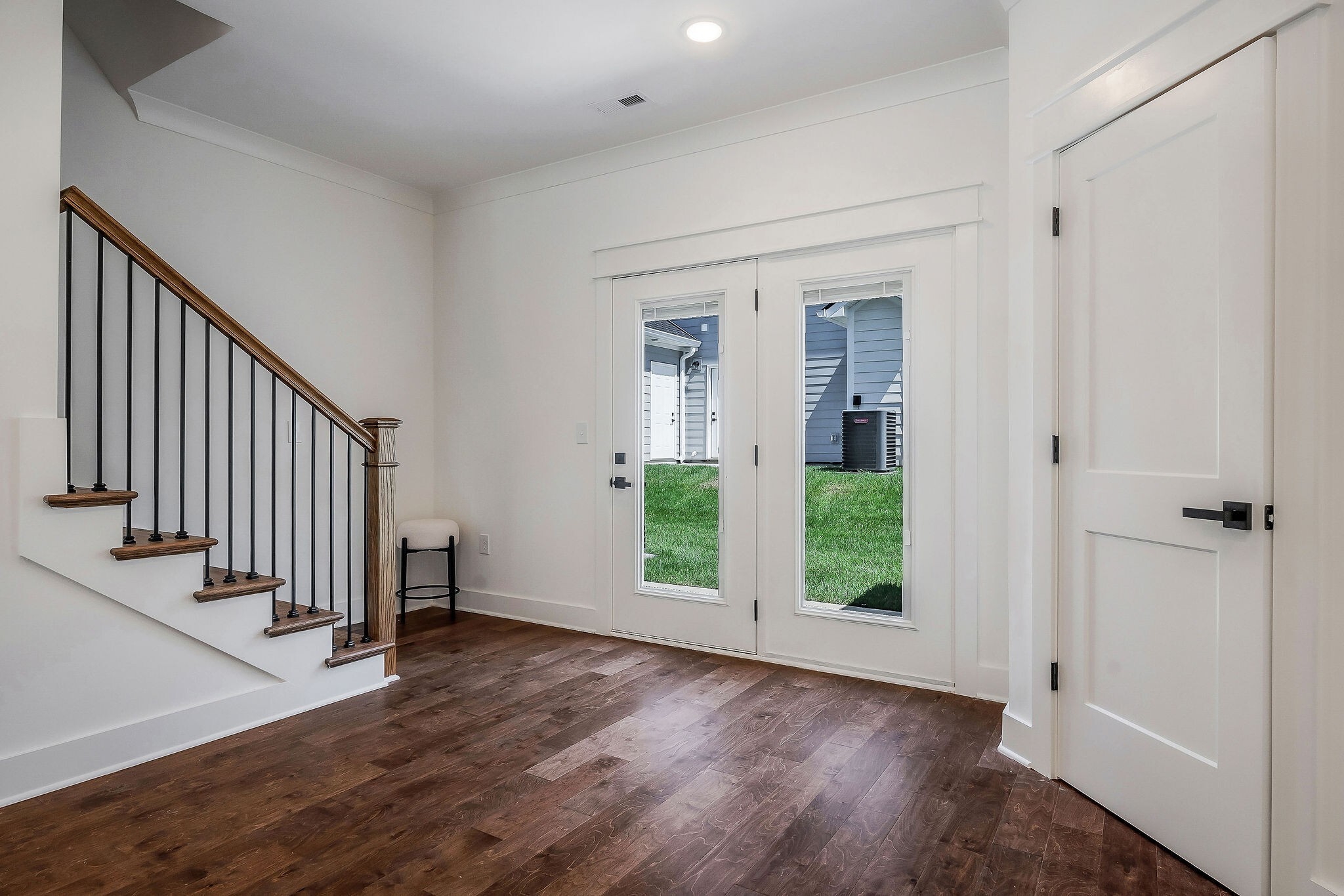 Building Photo - 211 S High St