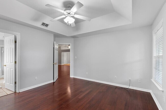 Building Photo - 2521 Heathrow Dr