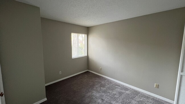 Building Photo - 112 Dahlia Village Cir