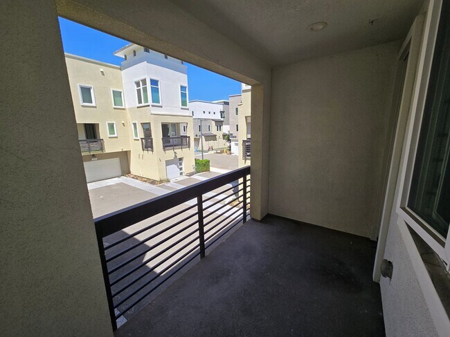 Building Photo - Beautiful 2 Bedroom 2 Bath Townhome in Dublin