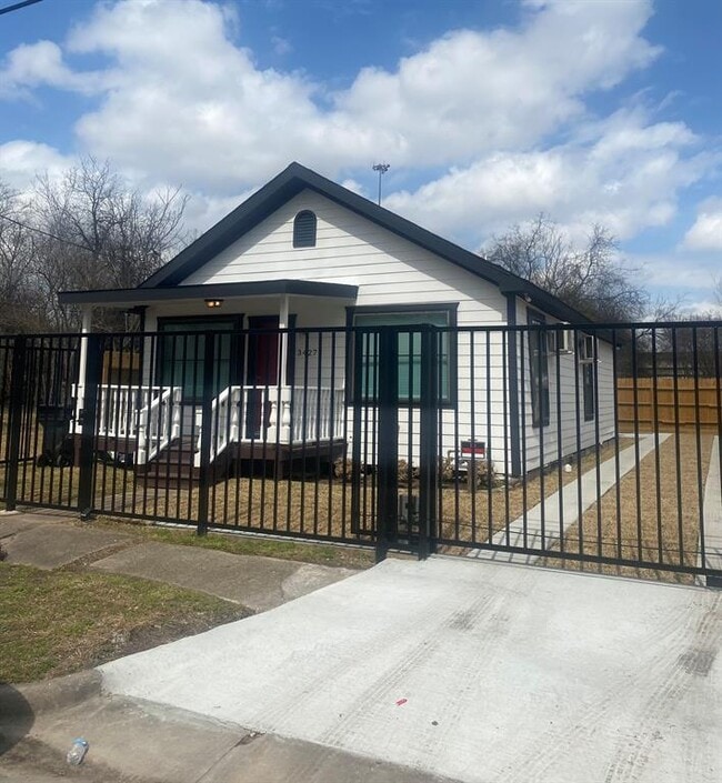 Building Photo - 3427 Hadley St