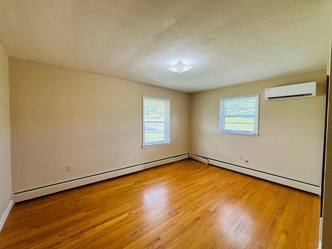 Building Photo - 316 Reynolds Ave