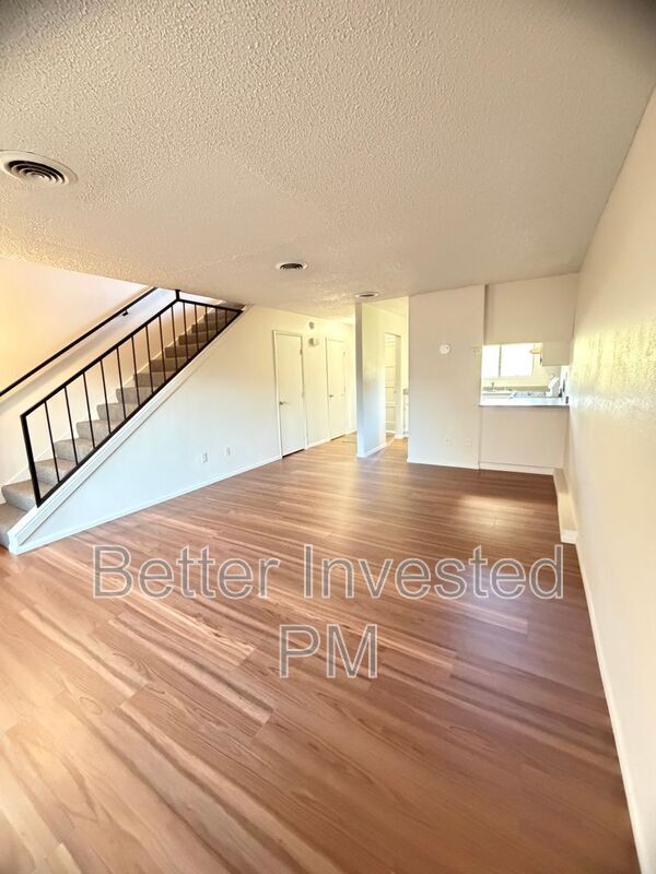 Building Photo - 966 Marlene St