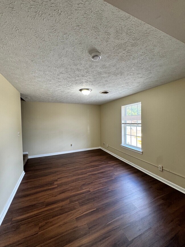 Building Photo - 302 N Olive St