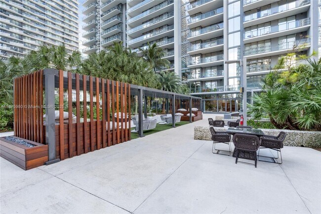 Building Photo - 88 SW 7th St