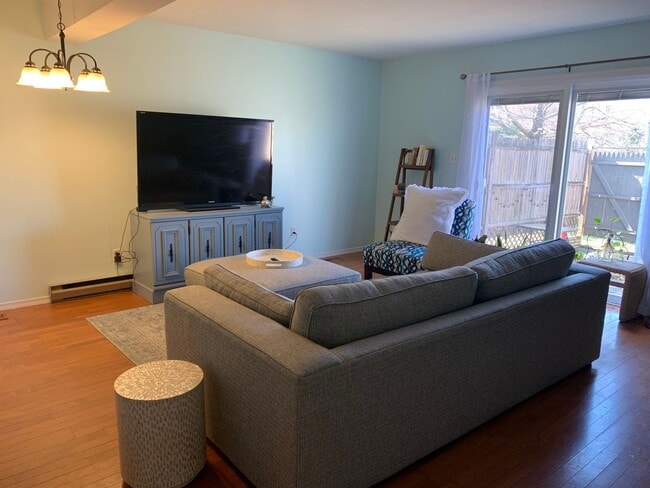 Building Photo - Haverford Circle renovated 3 Bedroom Townhome