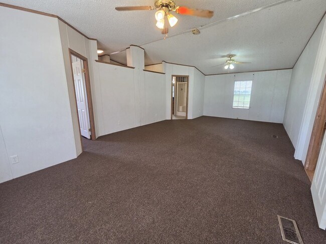 Building Photo - 3-2 Mobile Home
