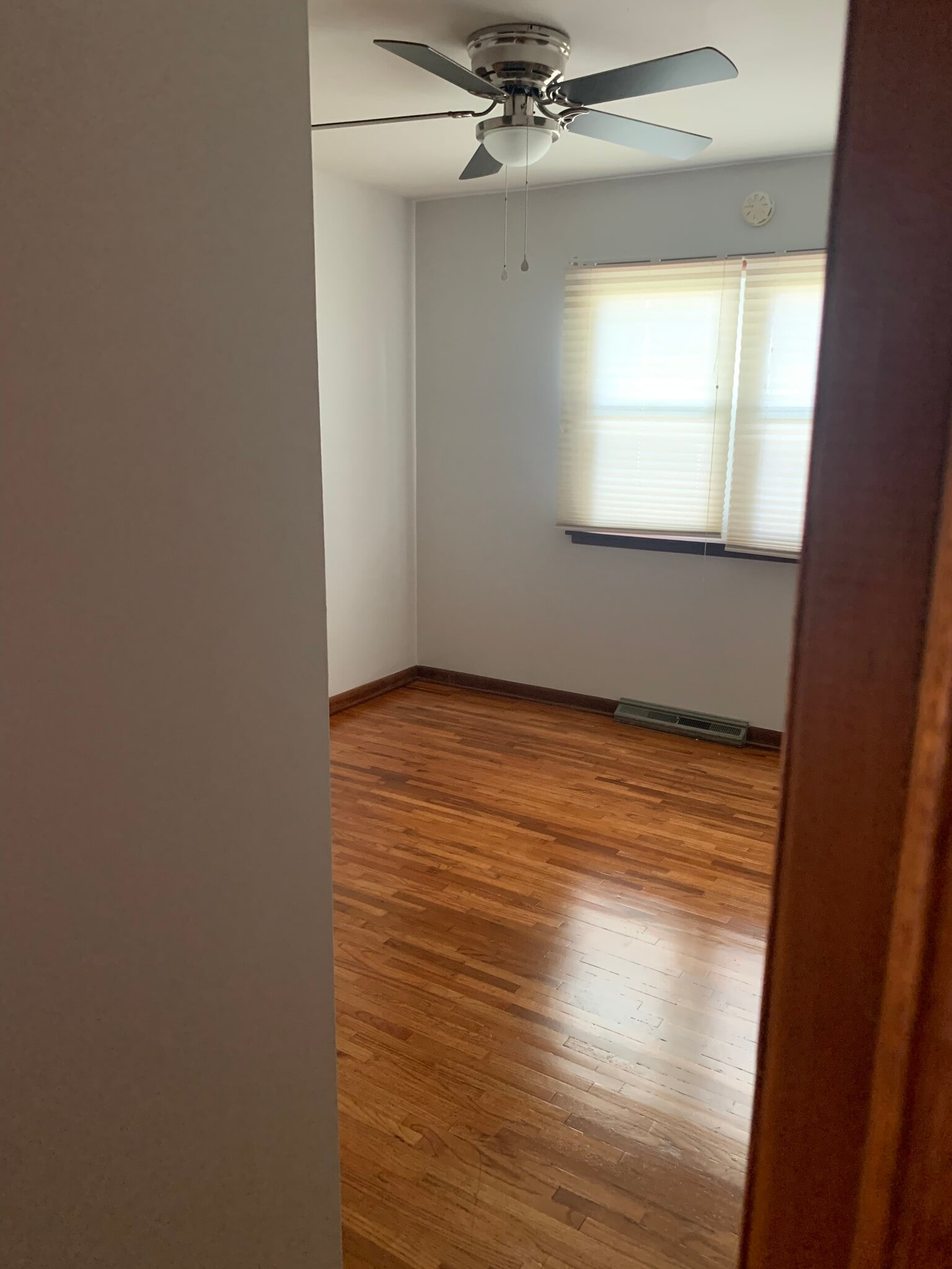 Bedroom 2 - 1115 E MacArthur Rd
