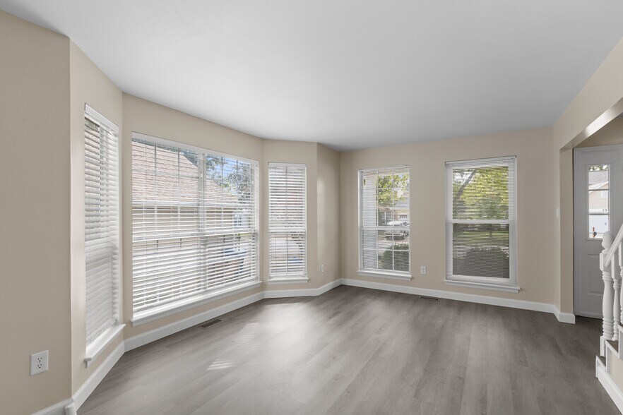 Building Photo - 245 Westridge Parc Ln